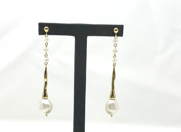 Earrings with pearls