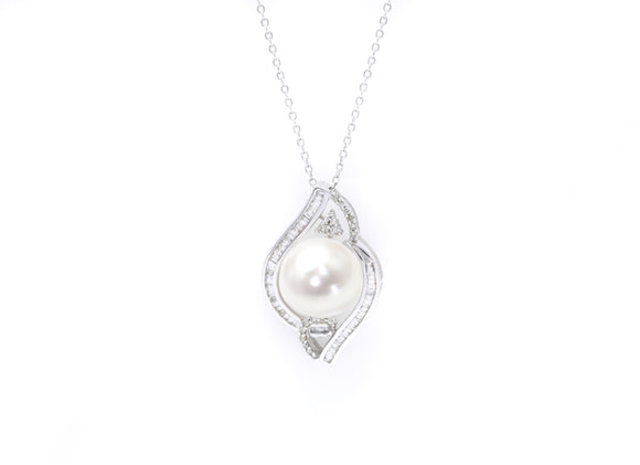 18k pearl with diamonds