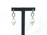 Earrings with pearl