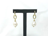 Earrings with pearl